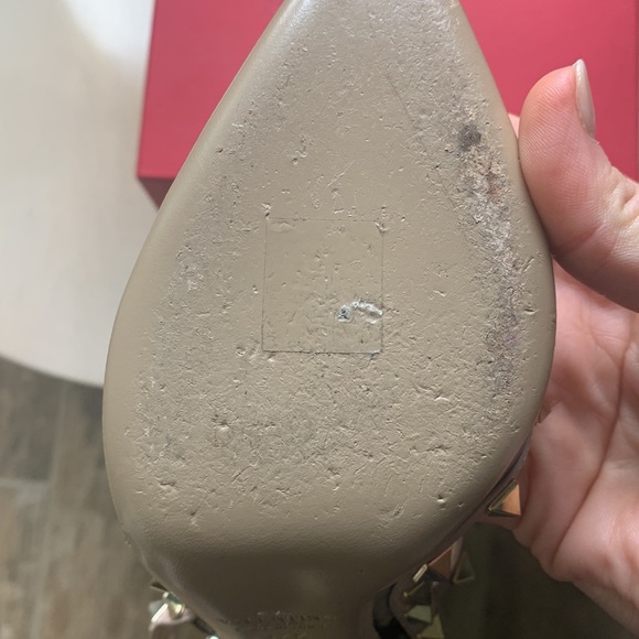 Reposhing my Valentino rock stud pumps. 37.5 - Picture 5 of 13